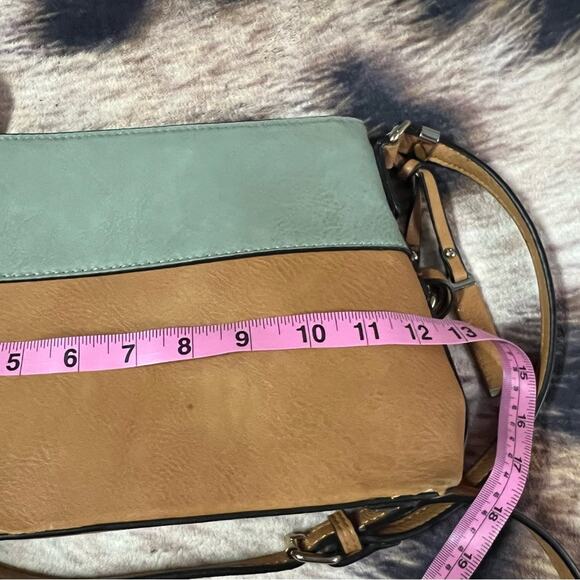 Simply Noelle Neutral Colorblock Crossbody or Shoulder Bag w/ Zipper Closures - Picture 13 of 14